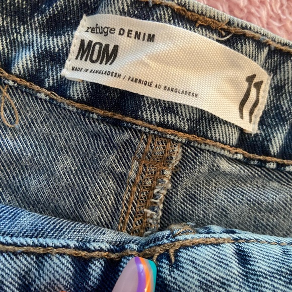 NWT Refuge acid wash MOM jeans - Picture 4 of 4